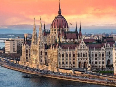 Парламент Угорщини одноголосно підтримав скорочення зарплат депутатів на 40%