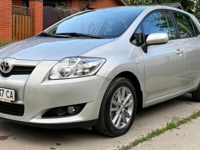 “Найнадійнішу” Toyota Auris 2010 року у стані “капсули часу” продають в Україні (ФОТО)