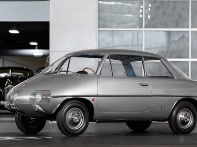 Яйце на колесах: на аукціон виставили унікальний FIAT 60-х із незвичним дизайном (ФОТО)