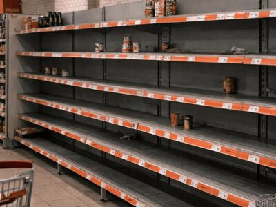 З полиць зникають цукор, крупи і борошно: у Криму обмежили продаж продуктів харчування