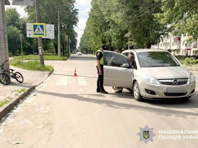У Хмельницькому під колеса автомобіля потрапив 12-річний велосипедист
