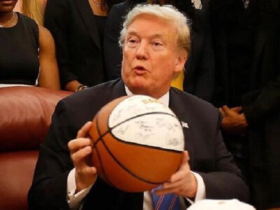 Трампа гучно освистали на очах тисяч людей, але його реакція здивувала — Yahoo