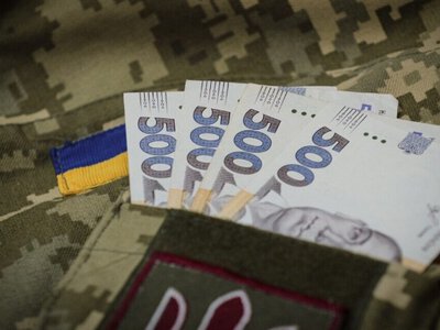 30 чи 100 тисяч? Від чого залежить розмір бойових виплат військовим