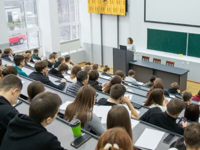 В Україні планують запровадити освітні гранти: держава компенсуватиме вартість контрактного навчання