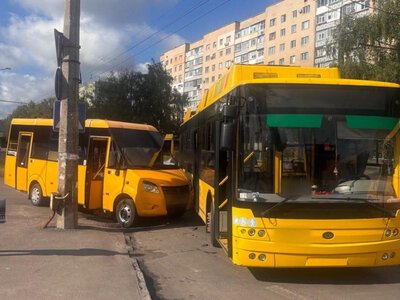 У Полтаві зіткнулися маршрутка та тролейбус