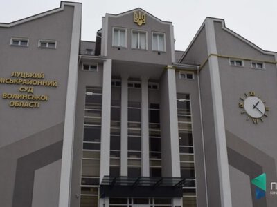 У Луцьку чоловіка засудили до 6 років за крадіжку телефону з авто