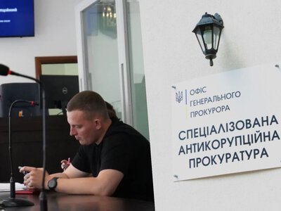 Пропонував прокурорам чималий хабар: ВАКС засудив скандального адвоката