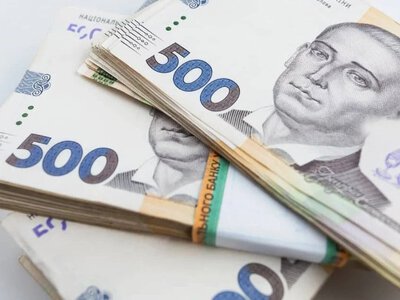 Фінансова подушка: скільки грошей бажано мати у вигляді заощаджень залежно від віку