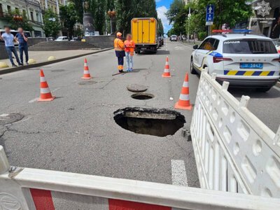 На бульварі Шевченка та біля «Арсенальної» провалився асфальт: де виникли затори