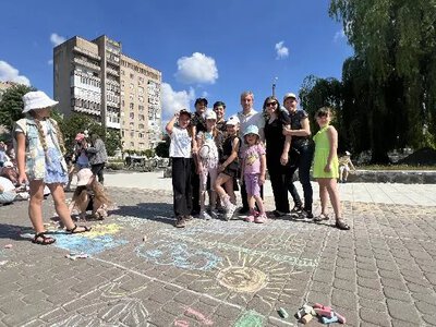 Ковель: дитячі малюнки та скорбота за загиблим Героєм