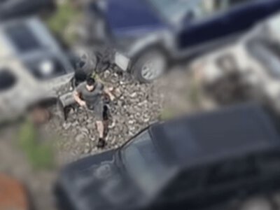 На Закарпатті підозрюваний намагався відірватися від поліції, ховаючись між машин (ВІДЕО)