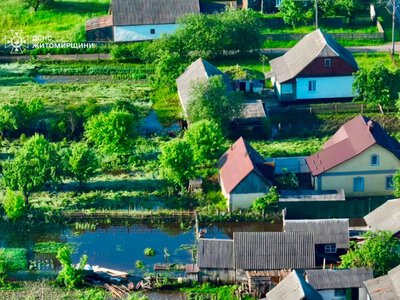 У селі на Житомирщині підтопило близько 20 домоволодінь: рятувальники відкачали понад 560 кубів води