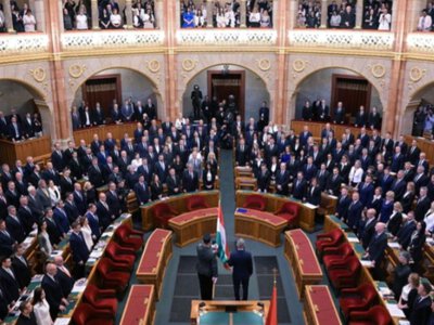 В Угорщині планують суттєво урізати зарплати депутатам та міністрам