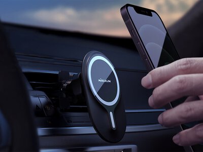 Тихий вбивця батареї: чому категорично не можна заряджати смартфон біля автомобільного дефлектора