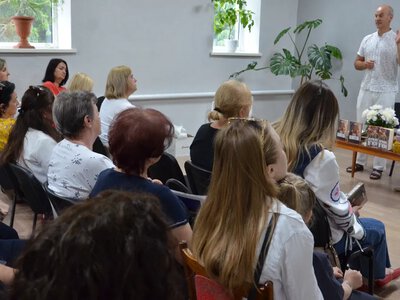 Книга, що лікує історіями: у Радивилові презентували роман «Цілитель» Андрія Чобота