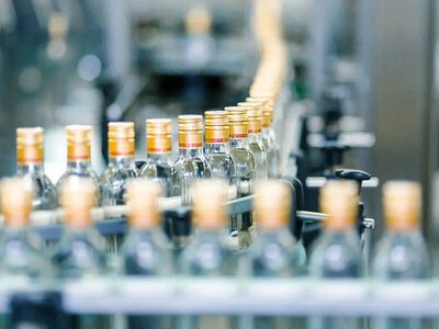 Майже 8 мільярдів рублів: Росія розпродає активи найбільшого українського виробника алкоголю
