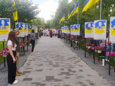 У Решетилівці встановили ще 30 дошок на Алеї Героїв