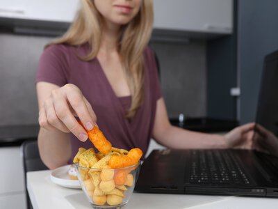 Пізні перекуси можуть підвищувати ризик серцевих захворювань – дослідження