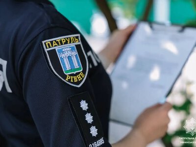 У Рівному патрульні затримали нетверезого чоловіка за домашнє насильство над дружиною