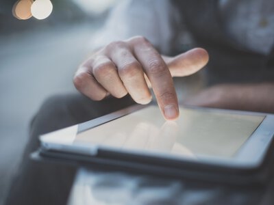 Скільки відстків українців довіряють Зеленському та Залужному - опитування