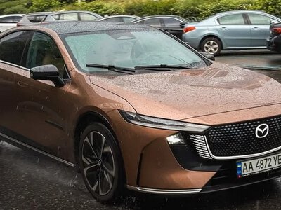 Змінилася до невпізнання: у Києві з'явилася нова шістка Mazda (ФОТО)