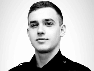 «Вклав мені в руки пістолет і сам себе з нього застрелив»