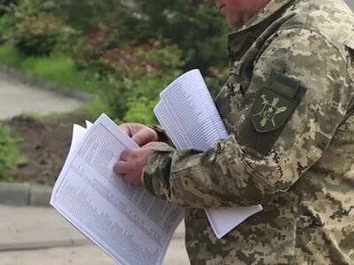 Бронювання та відстрочка не гарантують виїзд за кордон: юрист назвала умови та перелік документів 