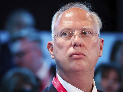 Дмитрієв закликав інопланетян допомогти відправити Стармера у відставку