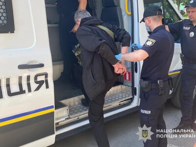  У Чорткові застілля закінчилося вбивством: чоловік помер від удару ножем 