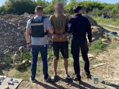 На Ужгородщині затримали 43-річного військового, який торгував бойовими гранатами (ФОТО)