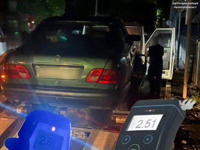 У Рівному на Київській зупинили нетверезого водія Mercedes