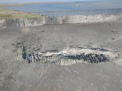 Ураження Чонгарського мосту та переправ біля Арабатської стрілки: логістика окупантів опинилась під ударом
