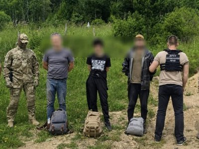 На кордоні зі Словаччиною трьох порушників зупинили пострілами та службовим собакою