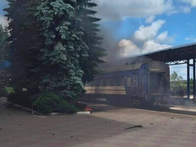 У Сумах уламки збитого «Шахеда» впали на пасажирський поїзд