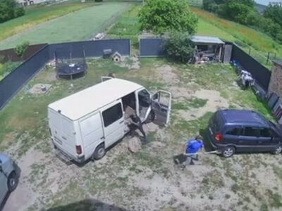 З лопатами, сокирою та ножем: поблизу Ковеля сталася сутичка чоловіків із групою оповіщення ТЦК