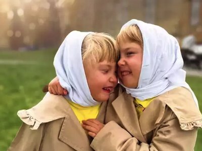 Буковинців просять підтримати збір для сестер-двійнят із рідкісною хворобою