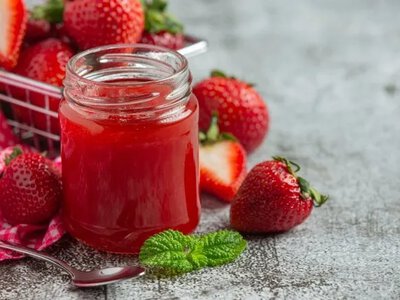 Готуємо з газетою «Для дому і сім’ї»: полуниця з чорним перцем і базиліком