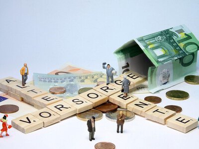 Працювати доведеться довше: пенсійний вік в Україні можуть підвищити до 67 років