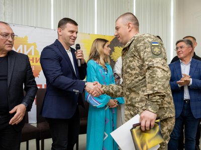 Микола Філонов разом із партнерами передали військовим 12 автомобілів та обладнання на майже 5 мільйонів гривень