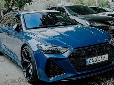 Сімейна ракета: у Києві помітили 630-сильний заряджений універсал Audi (ФОТО)