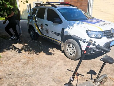 Викрав електросамокат і втік: на Рівненщині затримали підозрюваного