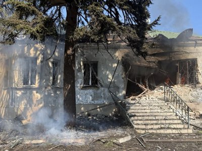Вісім поранених та зруйноване житло: наслідки ворожих обстрілів Запорізької області за добу - фото