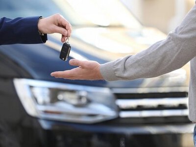 Продати авто через Дію зможуть не всі: які документи автовласник повинен мати в застосунку, щоб угода відбулася