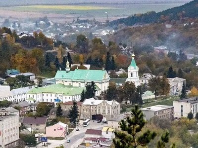 УПЦ МП забарикадувалася у Богоявленському монастирі в Кременці попри рішення суду