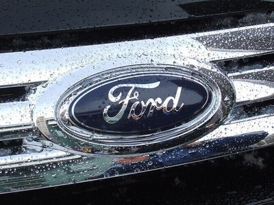 Масштабне відкликання авто обвалило акції Ford на 13%