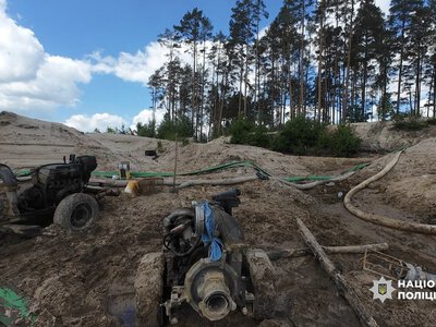 На Рівненщині викрили масштабний видобуток бурштину: знищено 50 га ґрунтів і понад 700 дерев (ФОТО)