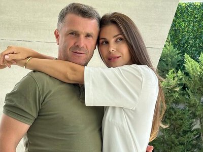Дружина Реброва привітала чоловіка з десятиріччям подружнього життя і показала їхніх трьох синів