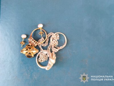 У Підволочиську чоловік обікрав знайому: зникли гроші та золоті прикраси