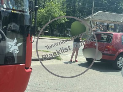 У Житомирі рейсовий автобус в’їхав у легковик