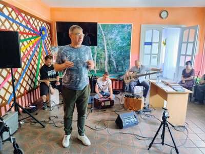Учасники гурту «Майстерня звуку Nirantara» провели благодійний виступ у Воронежі